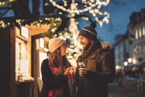 Rotkreuz Weihnachtsmarkt Paar