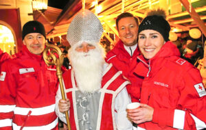 Bürgermeister als Nikolaus – im Bild v.l.n.r.: Markus Diesenreither, Bürgermeister Bernd Schützeneder als Nikolaus, Stefan Fischer, Johanna Dicketmüller