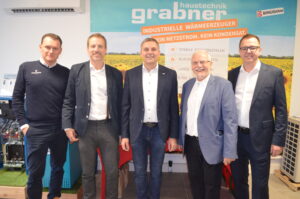 v.l.n.r. Martin Hirnschrodt (Haus der Schlösser), Klaus Grabner, Stephan Preishuber (WKOOe), Wolfgang Grabner und Mario Neuhold (Grabner Haustechnik)