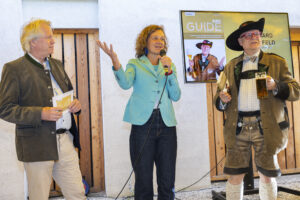 Im Bild v.l.n.r.: Willy Lehmann (Moderation), Irmgard Querfeld (Napoleon), Bierpapst Conrad Seidl (Autor)