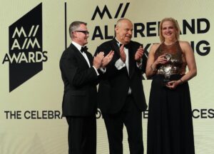 European Marketer of the Year Zsófia Bánhegyi (Szerencsejáték Zrt – Hungary), Shane McGonigle (CEO  Marketing Institute Ireland) li.,  Ralf Strauss, (EMC Chairman) Mitte