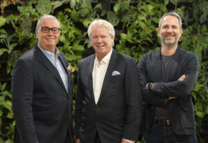 AMC-Präsident Willy Lehmann (Mitte), AMC-Vizepräsident Maximilian Mondel (links) und MCÖ-Vizepräsident Niko Pabst (rechts)