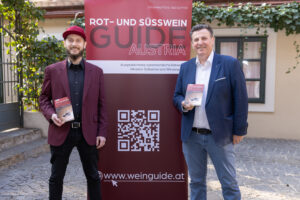 Bild v.l.n.r.: Bernhard Kiesenhofer (medianet Verlag/weinguide.at) und Michael Stein (medianet Verlag)