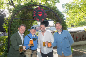 Im Bild v.l.n.r.: Thomas Gstaltmaier (Stieglbrauerei), Conrad Seidl (Bierpapst), Miridon Berisha (Freiherz/Litos Gruppe), Andreas Hönigsperger (Stieglbrauerei)