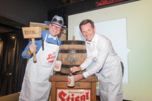 Conrad Seidl (Bierpapst) li., Thomas Gstaltmaier (Stieglbrauerei) re.